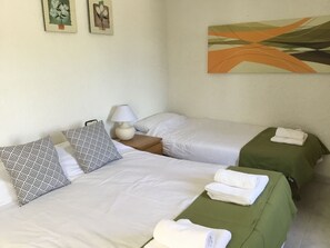 3 soverom, strykejern/-brett, reiseseng for barn og wi-fi (inkludert)