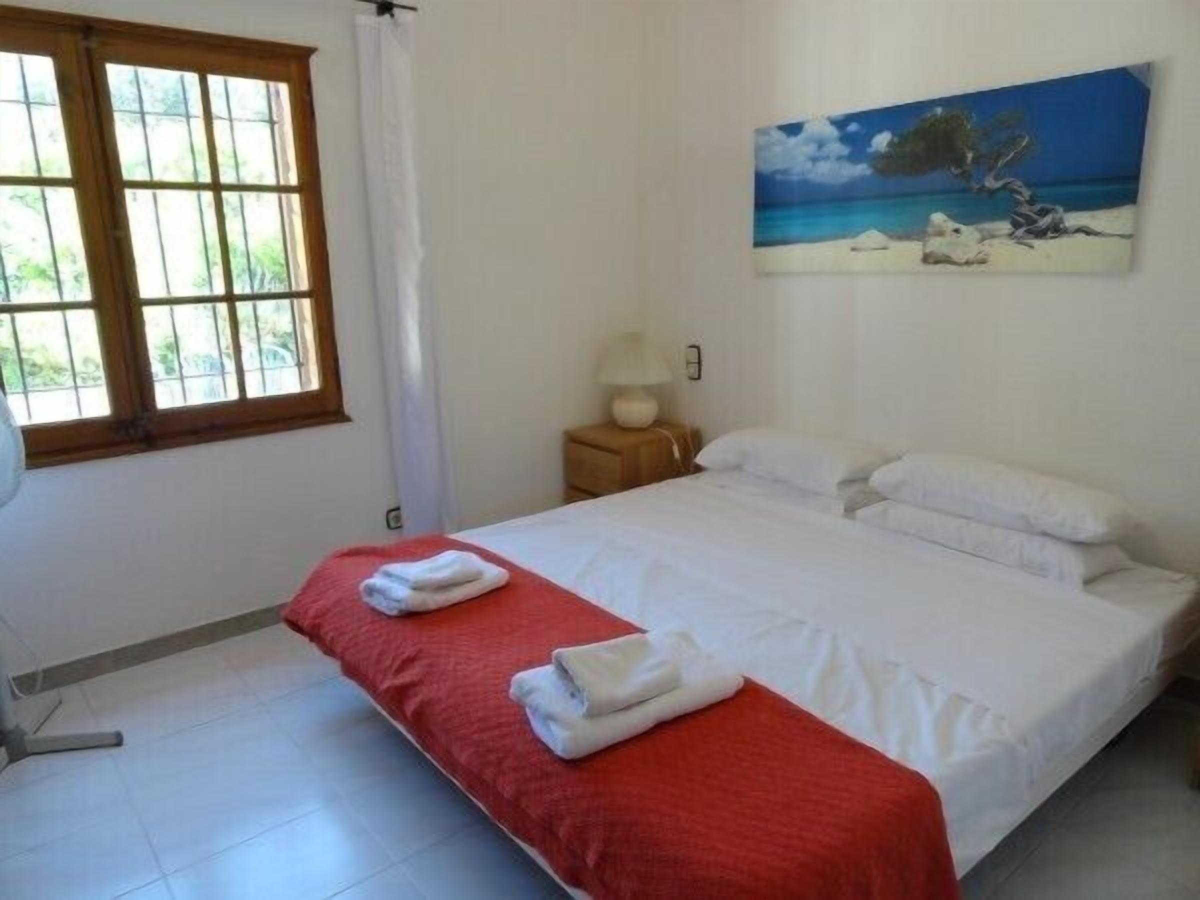 3 bedrooms, iron/ironing board, travel crib, free WiFi