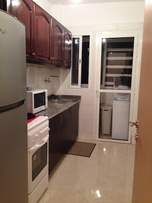 Fridge, microwave, oven, stovetop - AGADIR new district hay mohamadi (AGADIR)