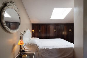 7 dormitorios, caja fuerte, tabla de planchar con plancha