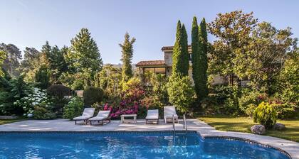 Villa Donas in the Rias Baixas between sea and mountain with saline pool.