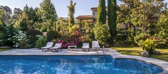 Villa Donas en las Rias Baixas entre mar y montaña con piscina salina.