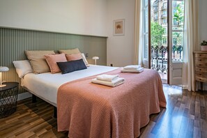 2 slaapkamers, een strijkplank/strijkijzer, gratis wifi, beddengoed