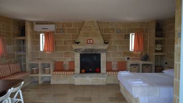 5 camere, una scrivania, ferro/asse da stiro, Wi-Fi gratuito