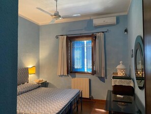 5 bedrooms, desk, iron/ironing board, free WiFi