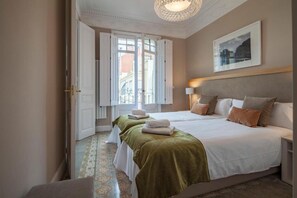 4 bedrooms, iron/ironing board, free WiFi, bed sheets - Barcelona Classic - Habitat Apartments (Barcelona)