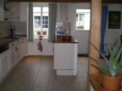 Hermenches: Beautiful charming apartment in a house, 