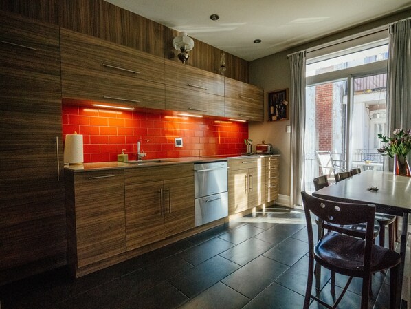 Fridge, microwave, oven, stovetop - Montreal Plateau Mont Royal: apartments - 5 rooms - 4/6 persons (Montréal (Plateau Mont-Royal))