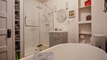 Ensemble douche/baignoire, sĂšche-cheveux, serviettes fournies, savon