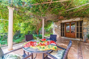 Outdoor dining - Finca Can Gamundi in Mallorca with pool (Muro)