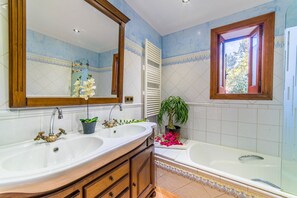 Bathtub, hair dryer, towels