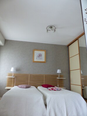 Spa - Renovated, quiet and sunny apartment with large courtyard and tennis lake 5 mins (Annecy-Le-Vieux)