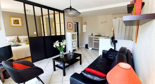 1 bedroom, iron/ironing board, WiFi - Renovated, quiet and sunny apartment with large courtyard and tennis lake 5 mins (Annecy-Le-Vieux)