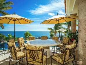 تناول الطعام بالخارج