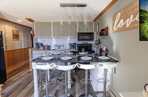 Fridge, microwave, oven, stovetop - ML 125 - Alluring Winter Hideaway - Easy Ballhooter Access (Snowshoe)