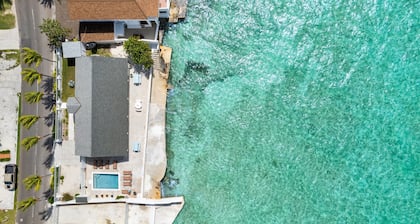 Ocean Paradise, 35 Steps into sea! Private Pool,Beach-10min Walk, Near Atlantis!