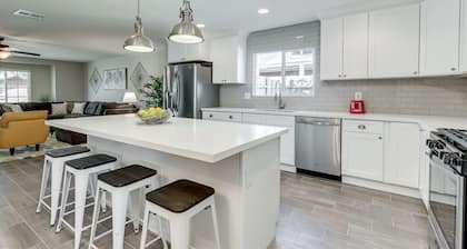 Perfect luxury remodel with resort style back yard in Old Town Scottsdale!!!