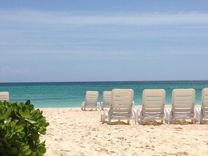 Na praia, toalhas de praia 