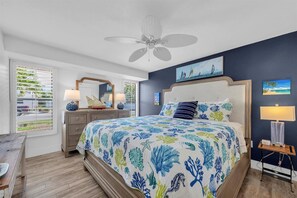 2 bedrooms, iron/ironing board, free WiFi, bed sheets - Charming House with Private Heated Pool, Lanai. Great location to beach & shops (Anna Maria)