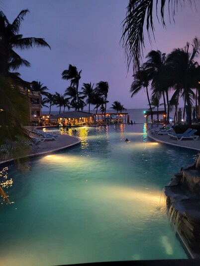   Infinity Bay, Low Season Dates Sale! Ground Floor, Beautiful Pool Front Condo