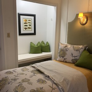2 bedrooms, iron/ironing board, free WiFi, bed sheets - 'Osprey's Nest'  Designer renovation in August 2025! Overlooking the Gulf! (Panama City Beach)