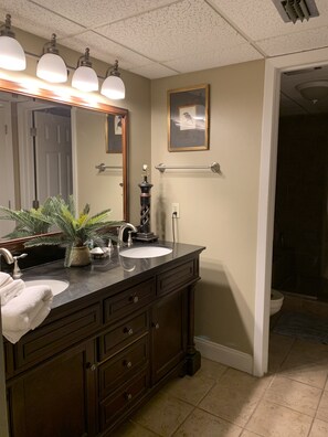 Combined shower/bathtub, hair dryer, towels, soap - 'Osprey's Nest'  Designer renovation in August 2025! Overlooking the Gulf! (Panama City Beach)