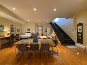 Desk, iron/ironing board, free WiFi, bed sheets - Gallery Loft Riverview Rooftop Terrace Elevator (Vicksburg)