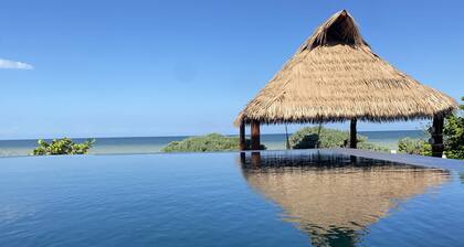 Escape to Paradise, Minimalist 4-BR Beachfront: 300 Mbps with amazing views