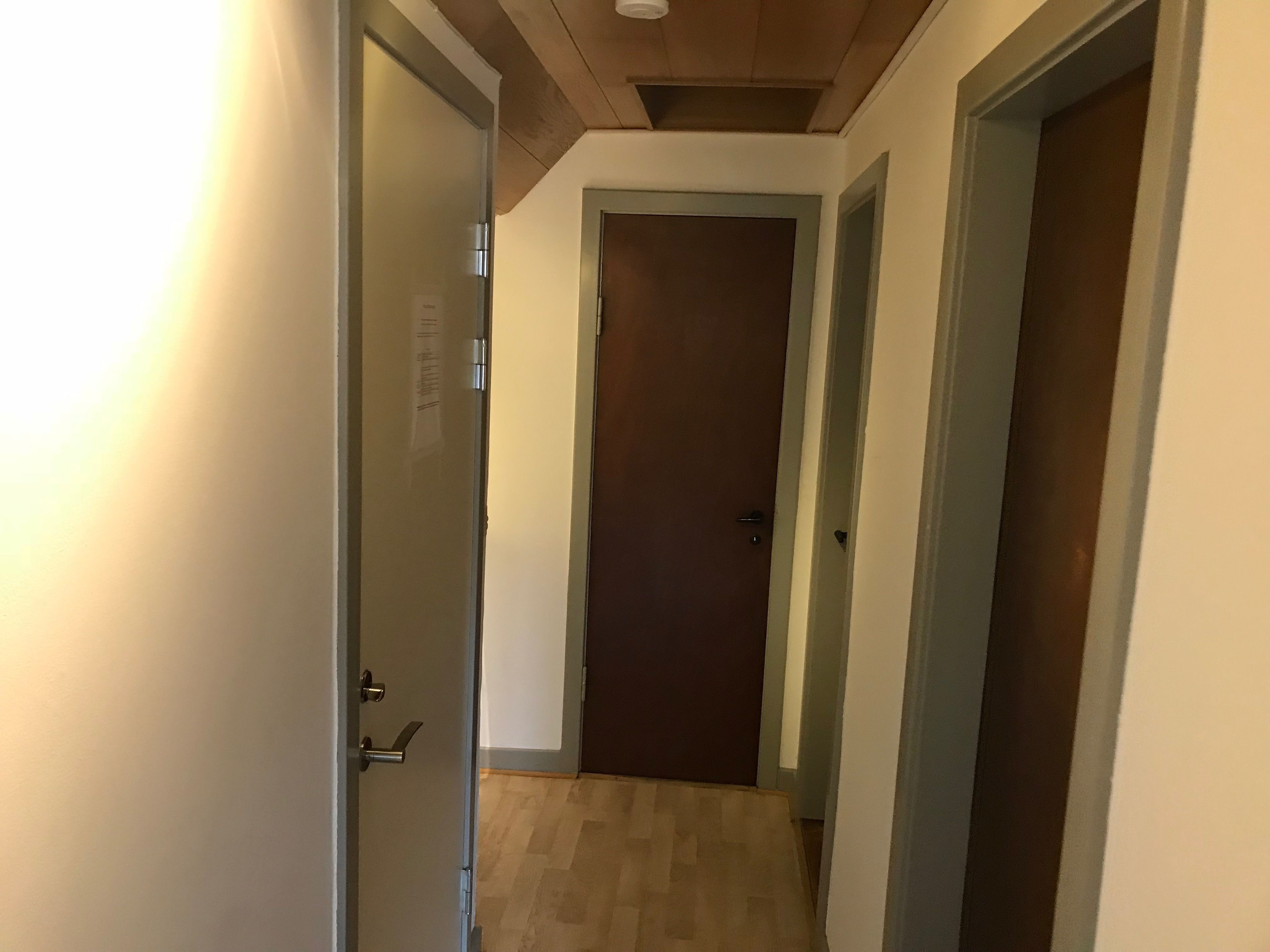 Căn hộ trung tâm thành phố, 2 phòng ngủ, không hút thuốc | Bếp nhỏ riêng | Lò nướng, vỉ nướng, dụng cụ nấu nướng/bát dĩa/dao nĩa, dụng cụ vệ sinh 