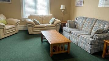 House, 3 Bedrooms | Living area