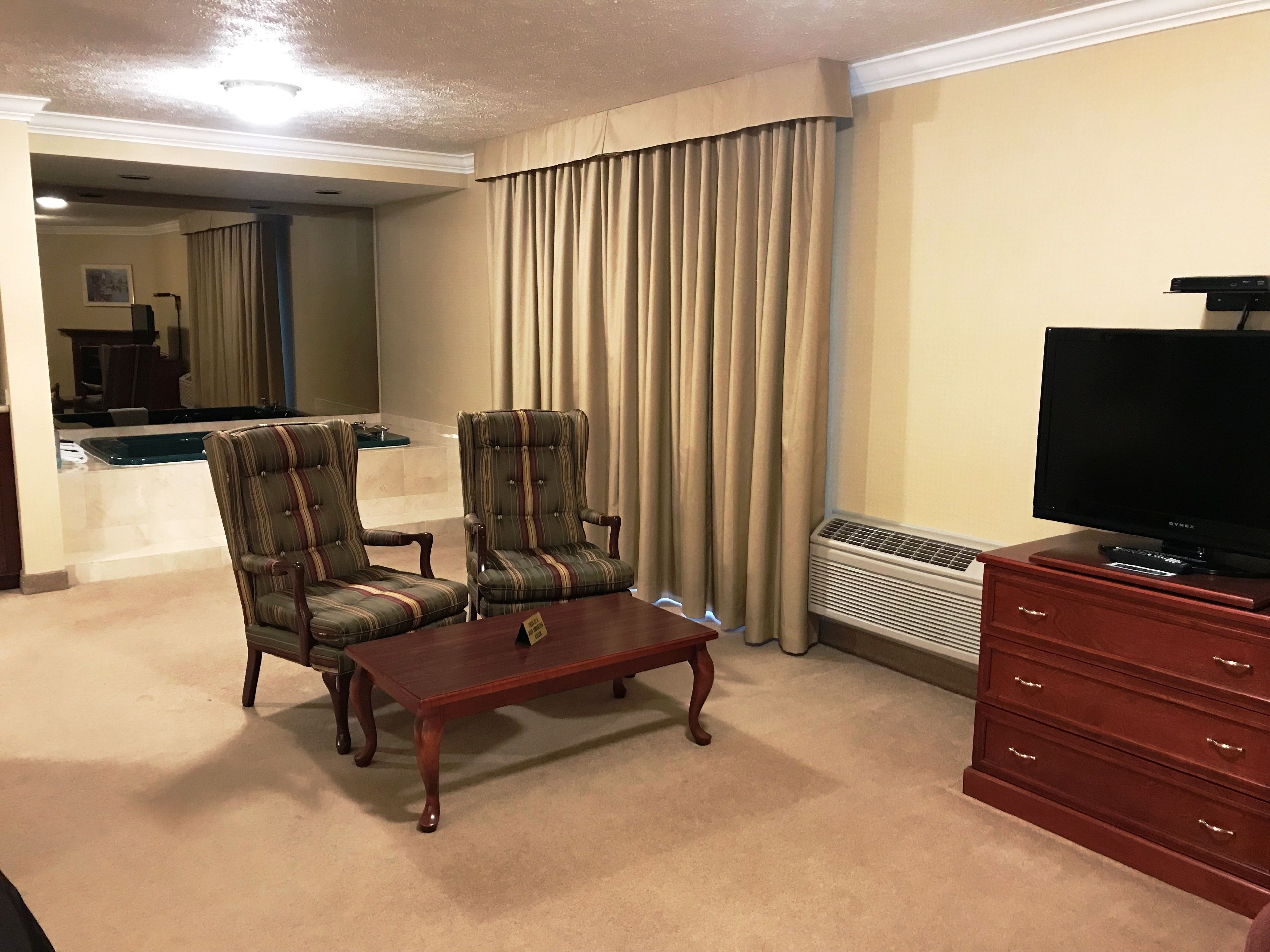 Honeymoon Suite (Master) | Living room