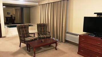 Honeymoon Suite (Master) | Living room