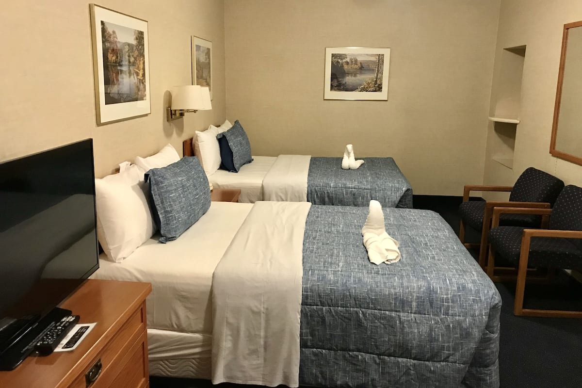 1 bedroom, premium bedding, Select Comfort beds, desk