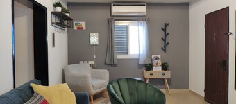 Private & Spacious Apt w Queen Beds PRKG