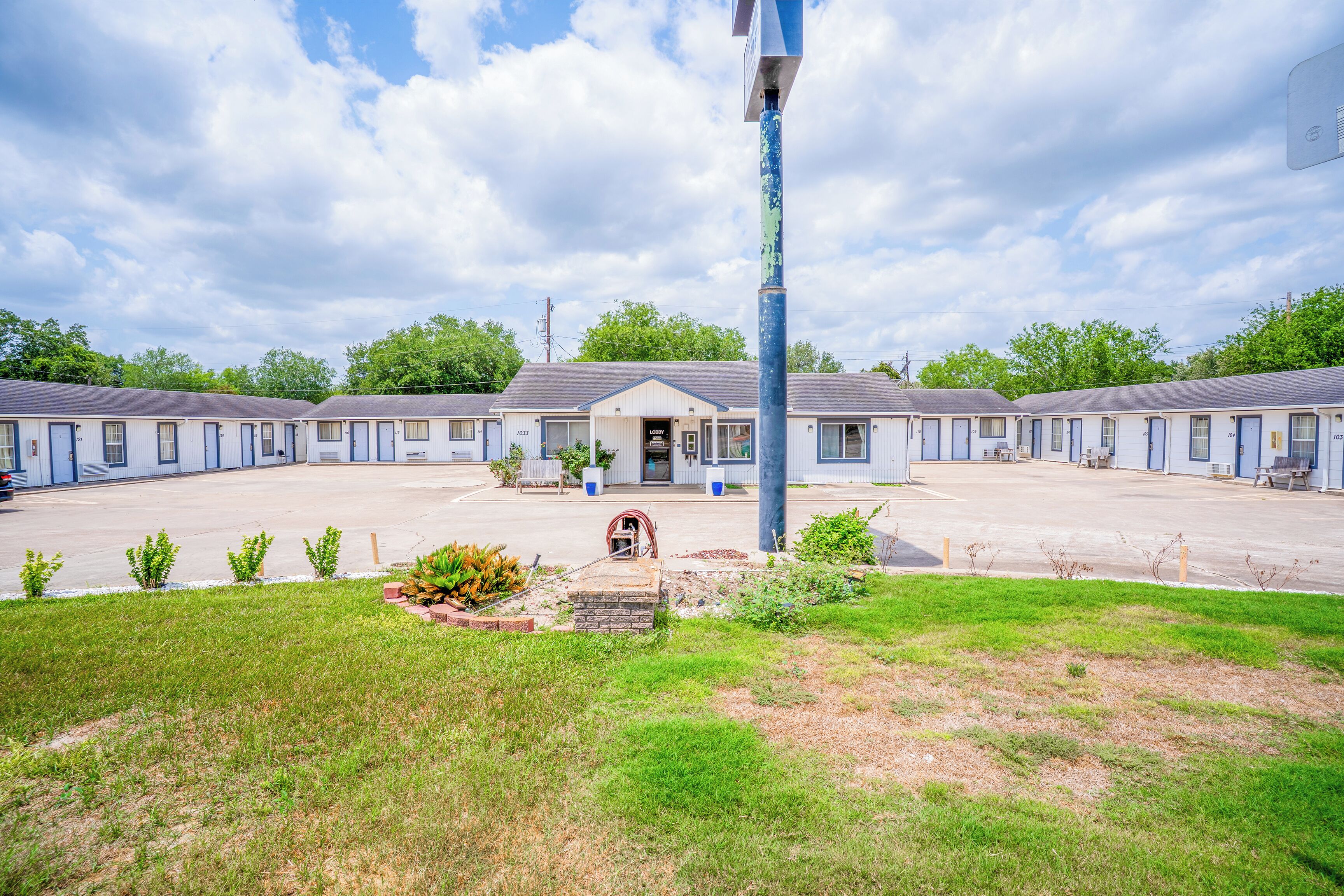 Pintu masuk properti