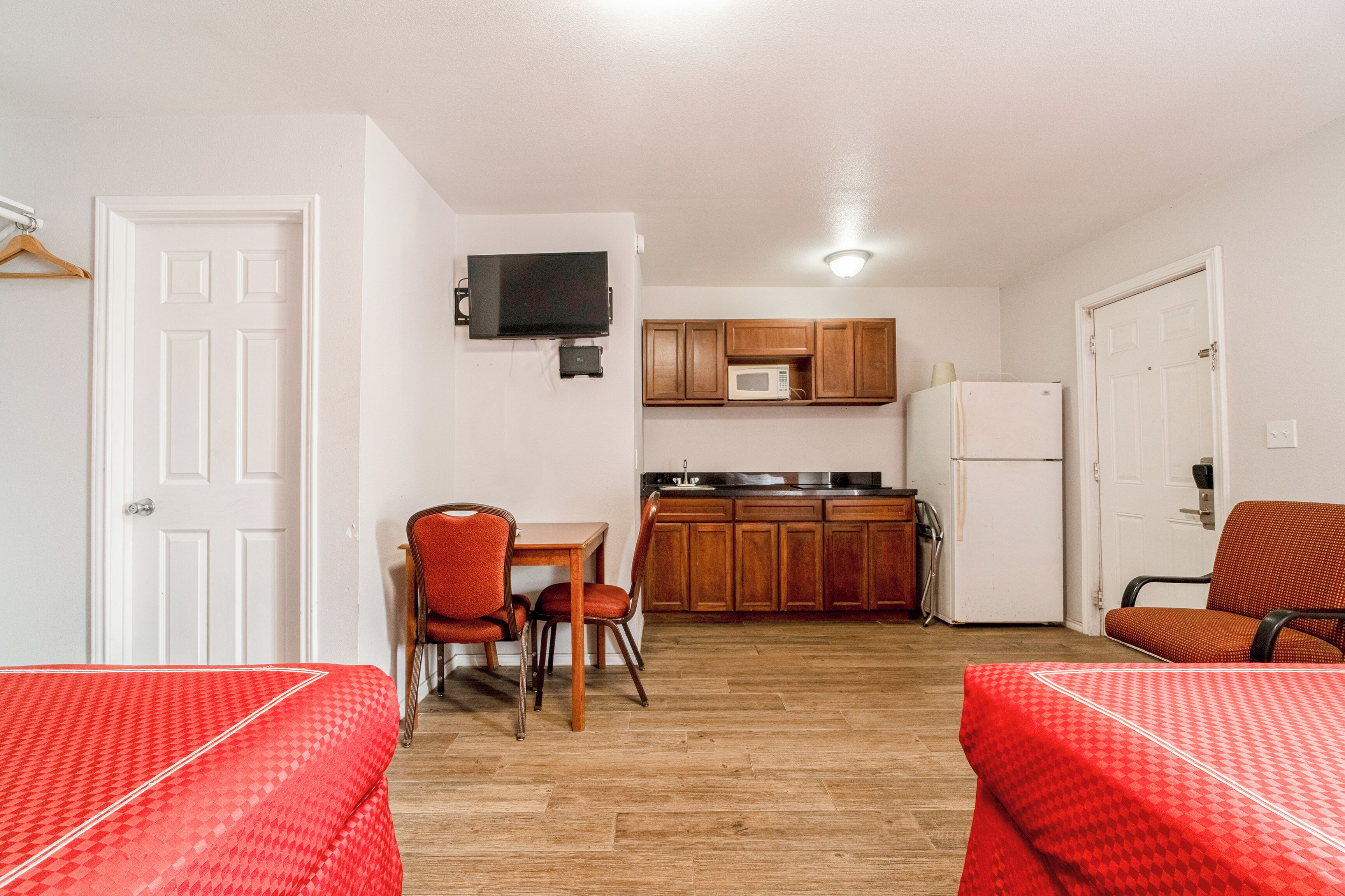 Room, 2 Queen Beds, Non Smoking, Microwave | Private kitchenette | Mini-fridge, microwave