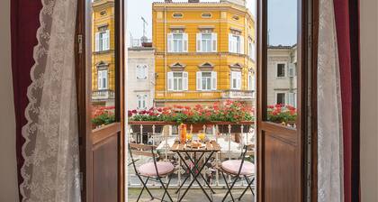 Porta Aurea apartment!! Romantic balcony with a wonderful view!!