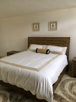 5 habitaciones, tabla de planchar con plancha y cuna de viaje 