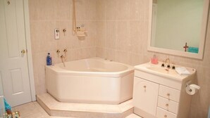 Unclassified image, 4 of 9, button - Three-Bedroom Apartment Yarra valley (Steels Creek)