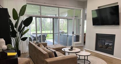 Executive 4-bedroom golf course holiday home