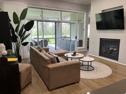 Executive 4-bedroom golf course holiday home