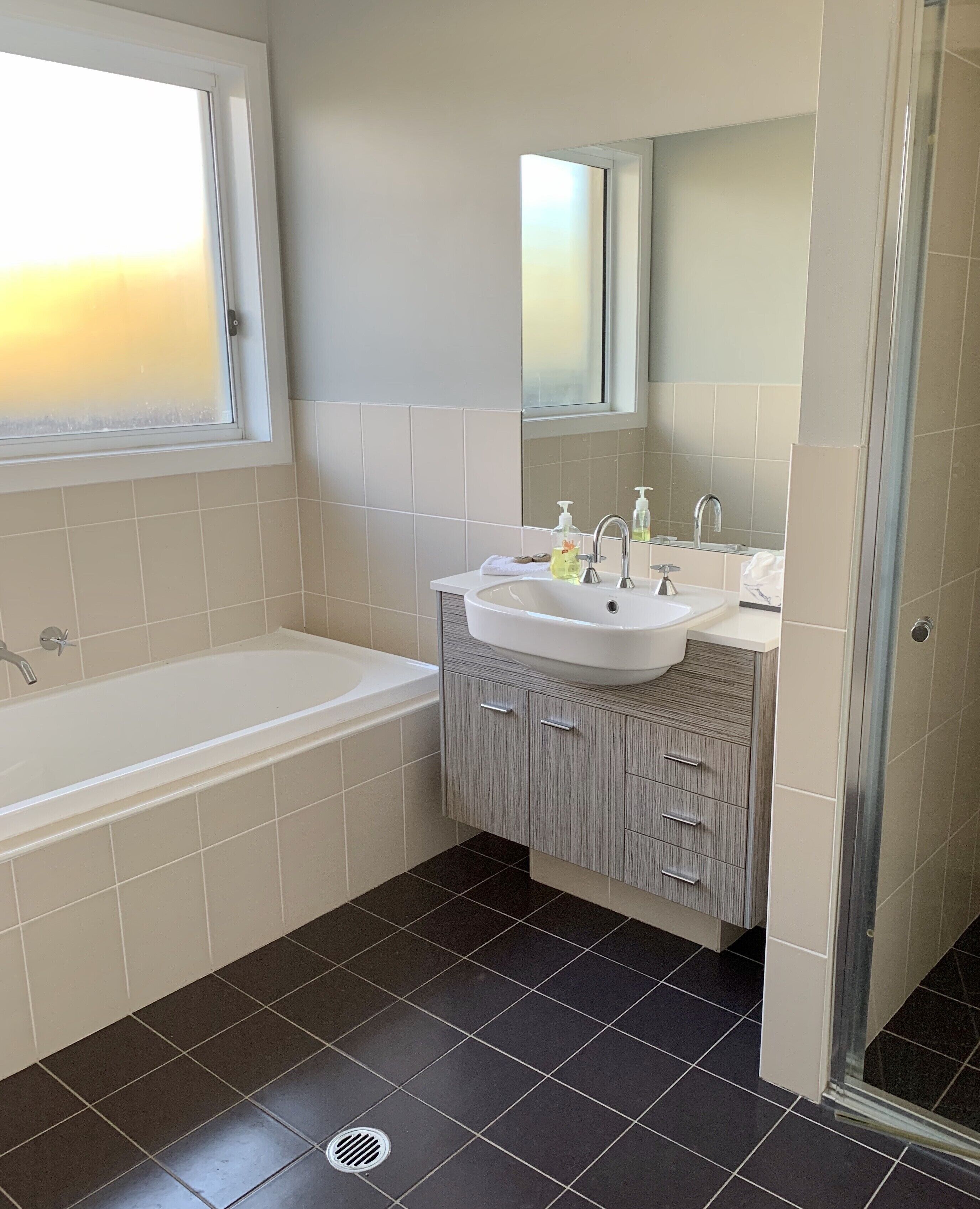 Executive 4-bedroom golf course holiday home — image 24