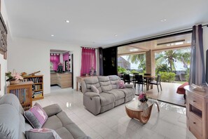 Smart TV, DVD player, books