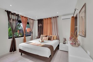 4 bedrooms, desk, iron/ironing board, free WiFi