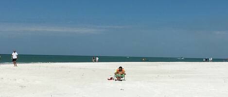 Beach nearby, sun-loungers, beach towels