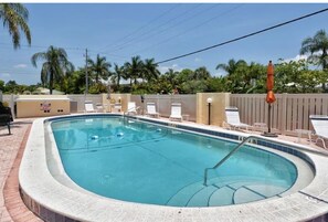 Outdoor pool - Luxurious Living Steps to Lido Beach & Walking Distance to St. Armands Circle (Sarasota)