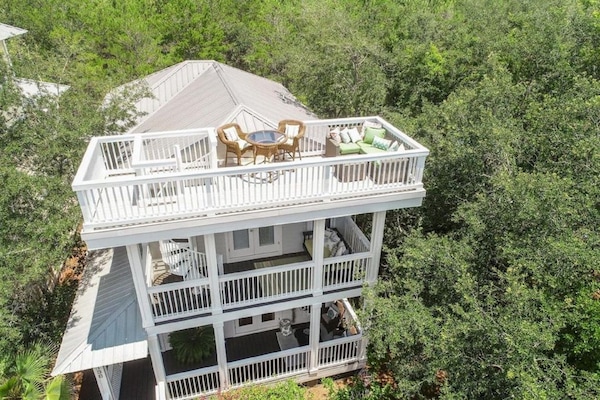 3 levels of decks to unwind and feel the ocean breeze