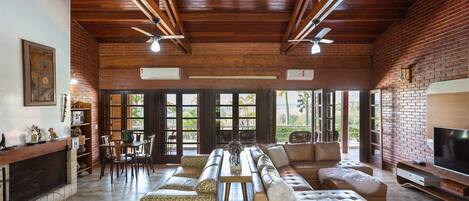 TV, fireplace, DVD player, table tennis