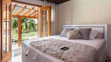 5 quartos, ferros/tábuas de passar roupa, Wi-Fi, roupa de cama