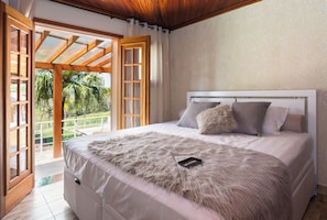 5 chambres, fer et planche à repasser, Wi-Fi, draps fournis